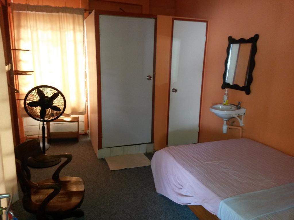 ゲストハウス　アルベルゴアルベグラ パラマリボ 部屋 写真